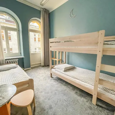Hostel Moon *