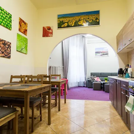 Moon Hostal *